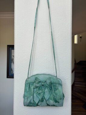 Stuart Weitzman evening shoulder bag.
